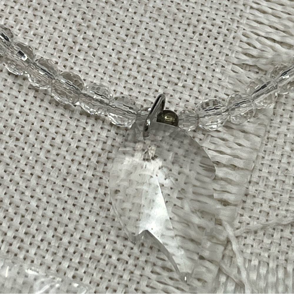 Vintage Necklace with Leaf Pendant - Picture 12 of 15